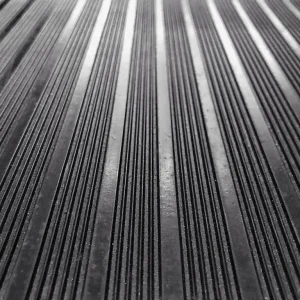 Piso De Goma Rayado Camiflex Espesor 3mm. Ancho 1.20mts